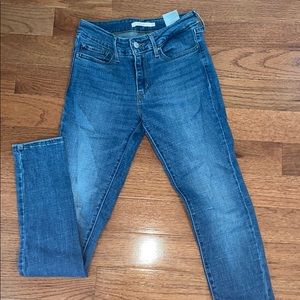 Levi’s skinny blue jeans